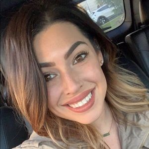 Meet your Posher, Christie